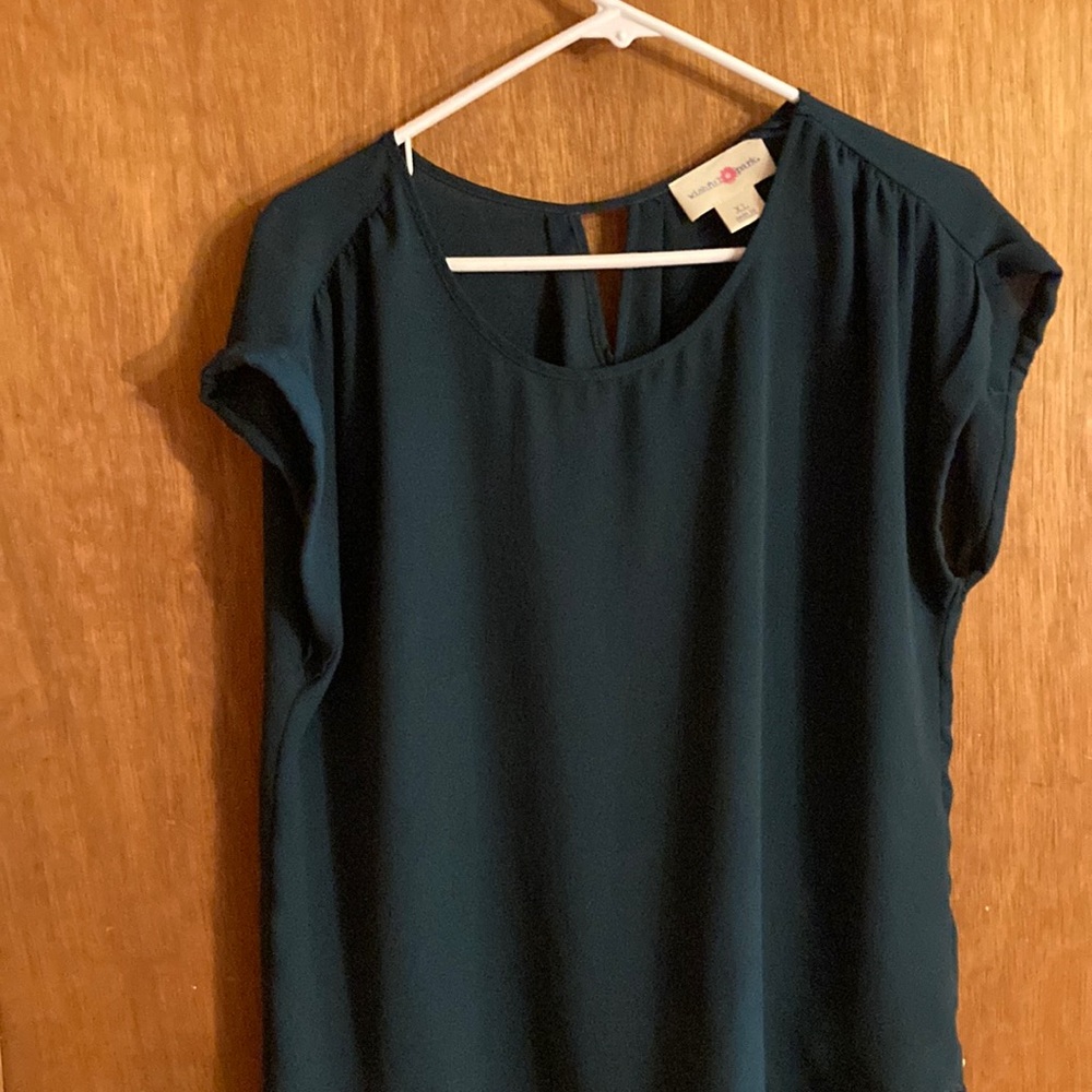 Wishful park. XL. Kelly green. 100% polyester. Short sleeves. Like new.